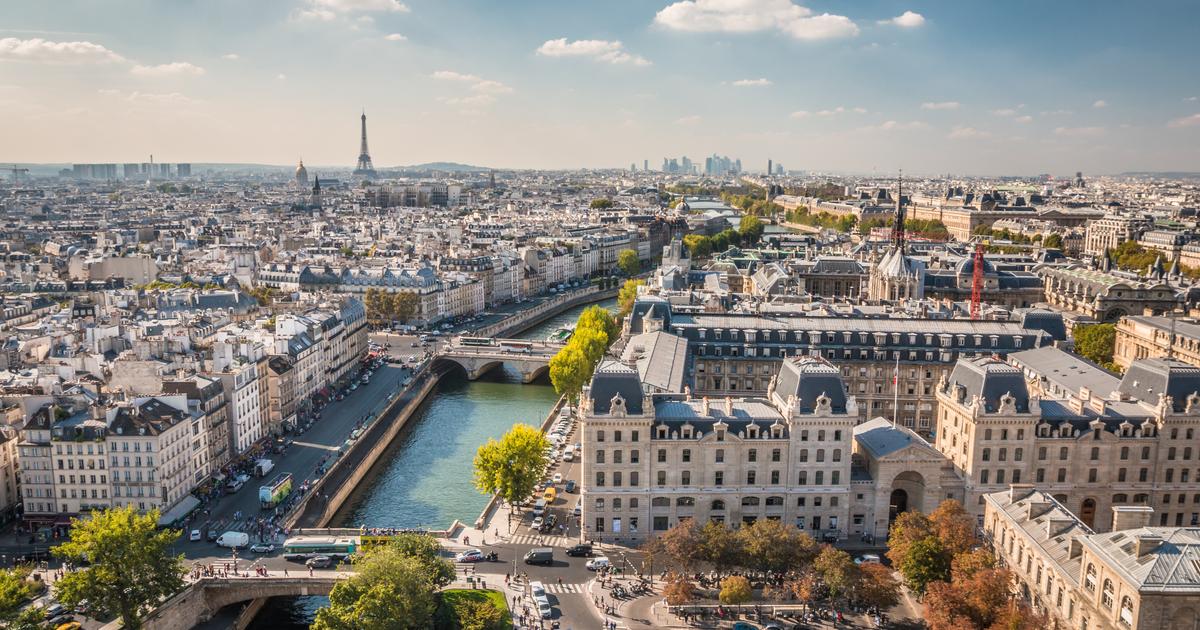 ORLY À PARIS